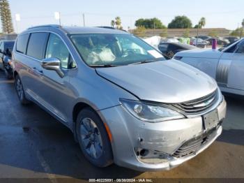  Salvage Chrysler Pacifica