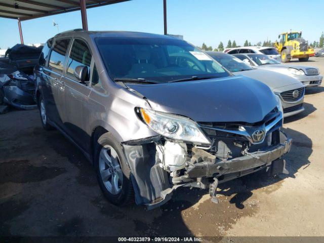  Salvage Toyota Sienna