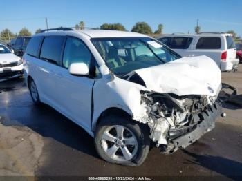  Salvage Toyota Sienna