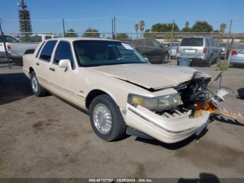  Salvage Lincoln Towncar