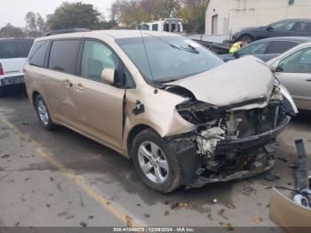  Salvage Toyota Sienna