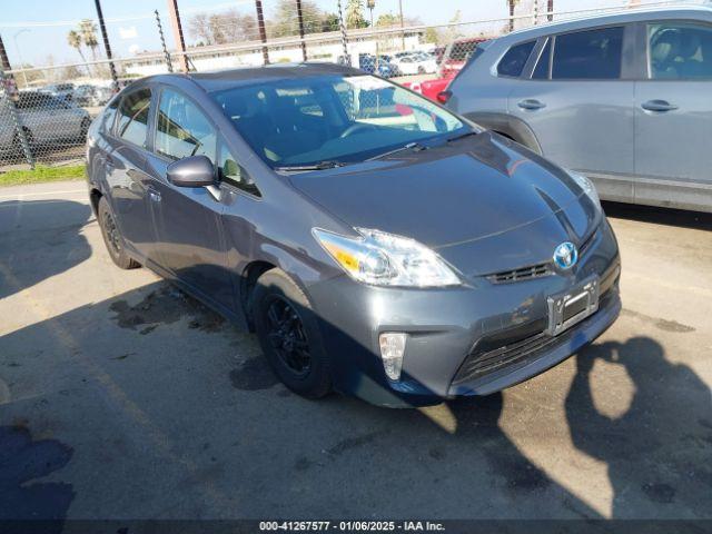  Salvage Toyota Prius