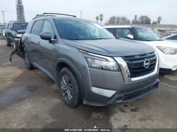  Salvage Nissan Pathfinder