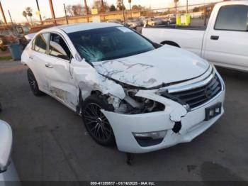  Salvage Nissan Altima