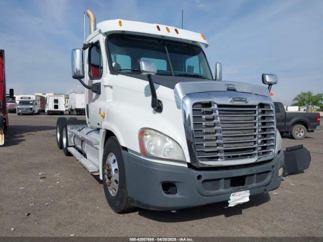  Salvage Freightliner Cascadia 125