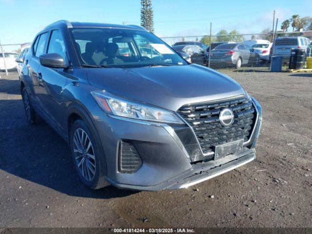  Salvage Nissan Kicks