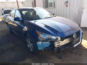  Salvage Nissan Altima
