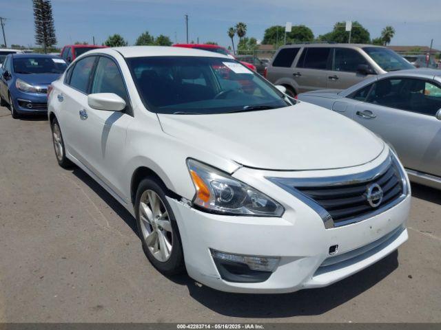  Salvage Nissan Altima