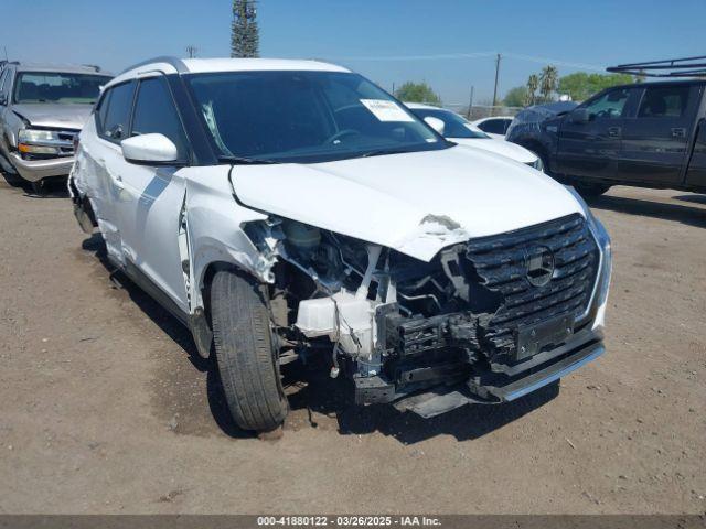  Salvage Nissan Kicks