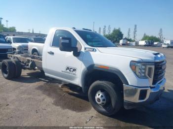  Salvage General Motors Sierra 3500hd Chassis