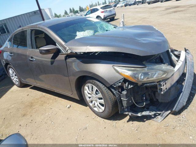  Salvage Nissan Altima
