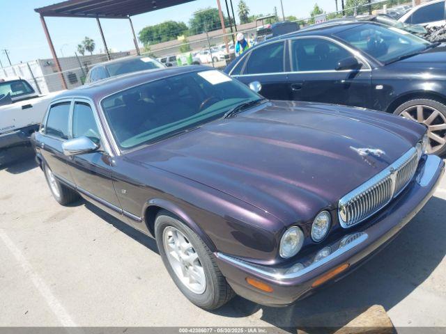  Salvage Jaguar Xj8