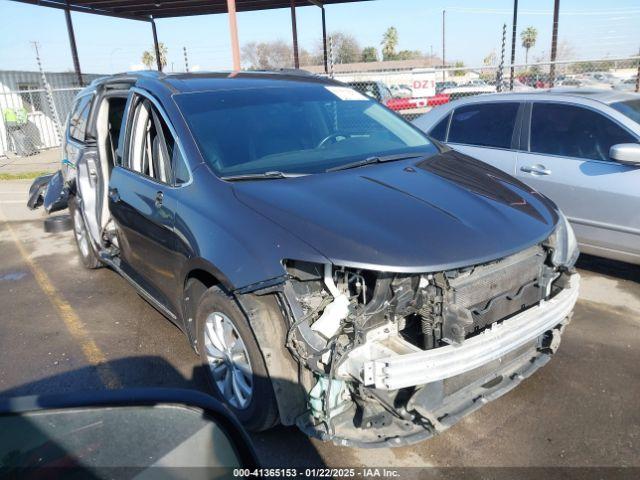  Salvage Chrysler Pacifica