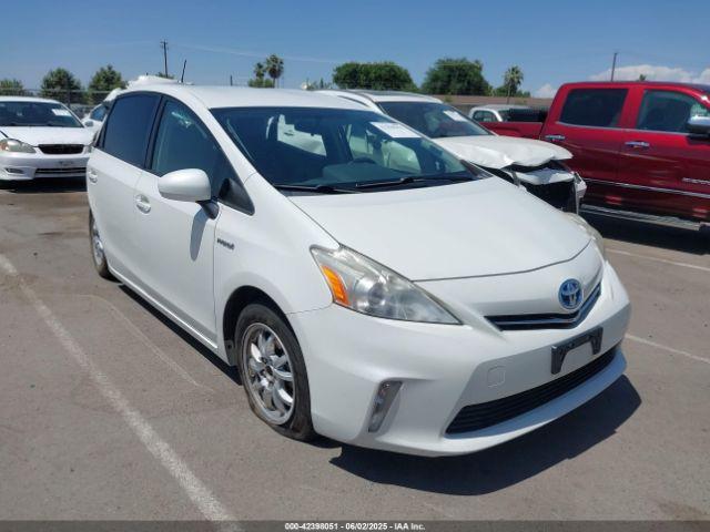  Salvage Toyota Prius v