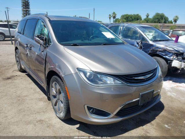  Salvage Chrysler Pacifica