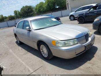  Salvage Lincoln Towncar