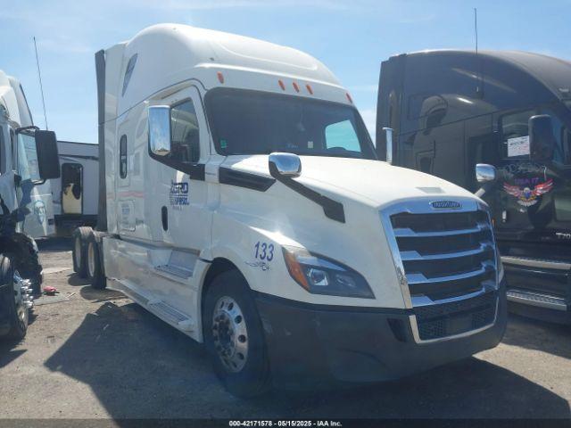  Salvage Freightliner New Cascadia 126