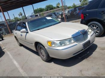  Salvage Lincoln Towncar