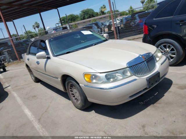  Salvage Lincoln Towncar