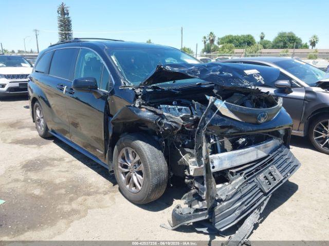  Salvage Toyota Sienna