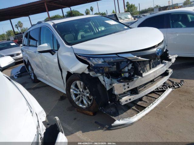  Salvage Toyota Sienna