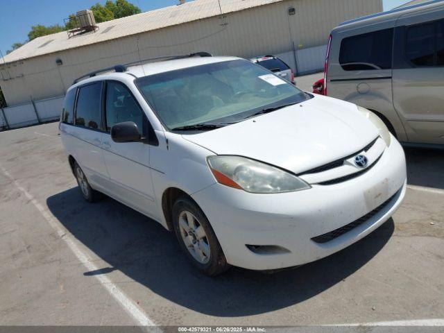  Salvage Toyota Sienna