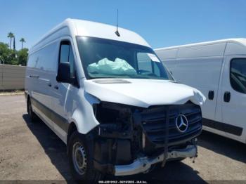  Salvage Mercedes-Benz Sprinter 2500