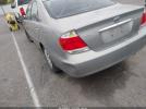Toyota Camry Le Image 9