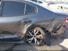 Volvo S60 B5 Plus Dark Theme Image 3