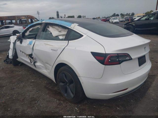 Tesla Model 3 Image 9