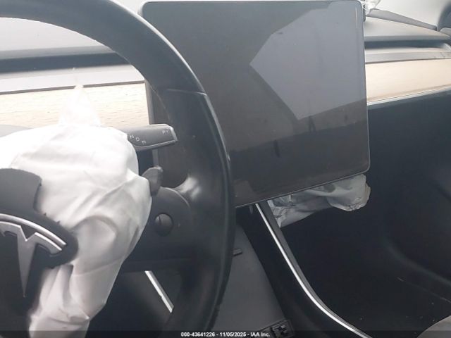 Tesla Model 3 Image 16