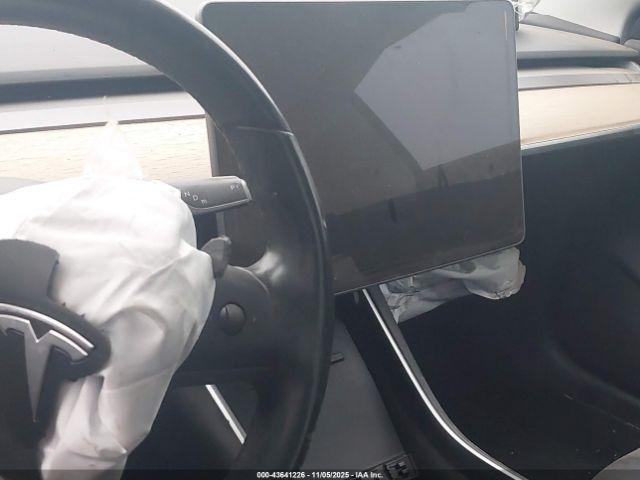 Tesla Model 3 Image 16