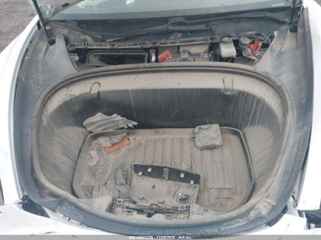 Tesla Model 3 Image 18