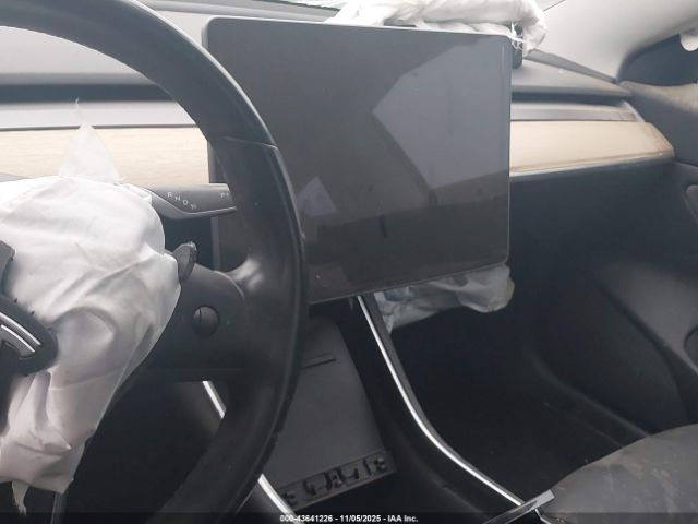 Tesla Model 3 Image 5