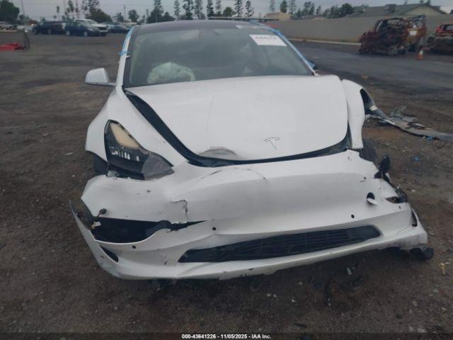 Tesla Model 3 Image 13