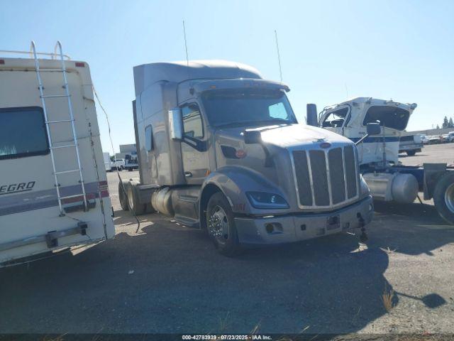  Salvage Peterbilt 579