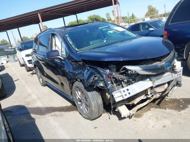  Salvage Toyota Sienna