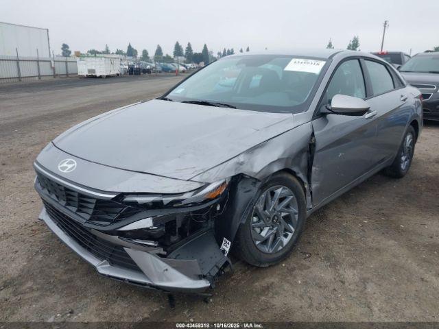 Hyundai ELANTRA Blue Image 14