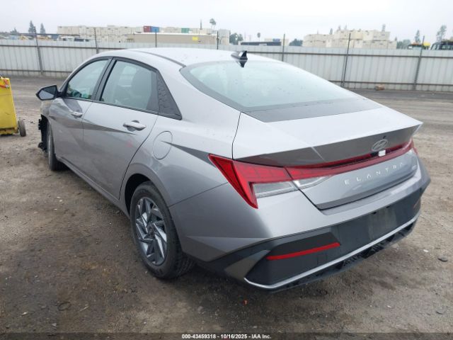 Hyundai ELANTRA Blue Image 13