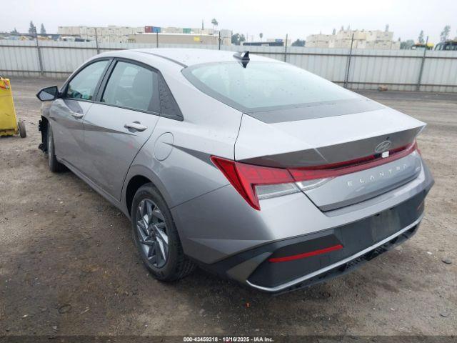 Hyundai ELANTRA Blue Image 13