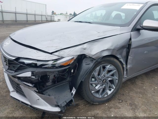 Hyundai ELANTRA Blue Image 12