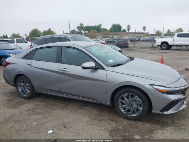 Hyundai ELANTRA Blue Image 3