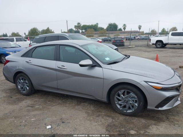 Hyundai ELANTRA Blue Image 3