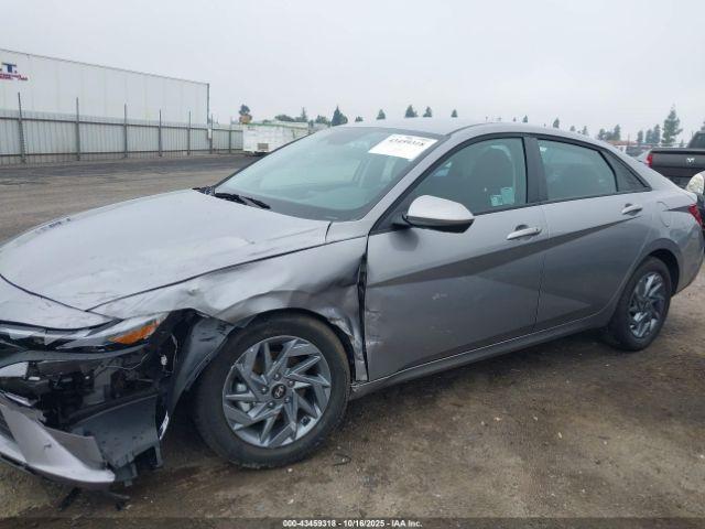 Hyundai ELANTRA Blue Image 15