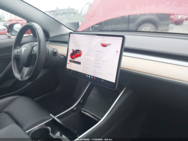 Tesla Model 3 Image 13