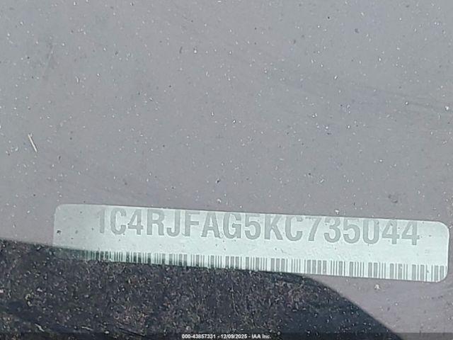 Jeep Grand Cherokee Laredo 4x4 Image 14