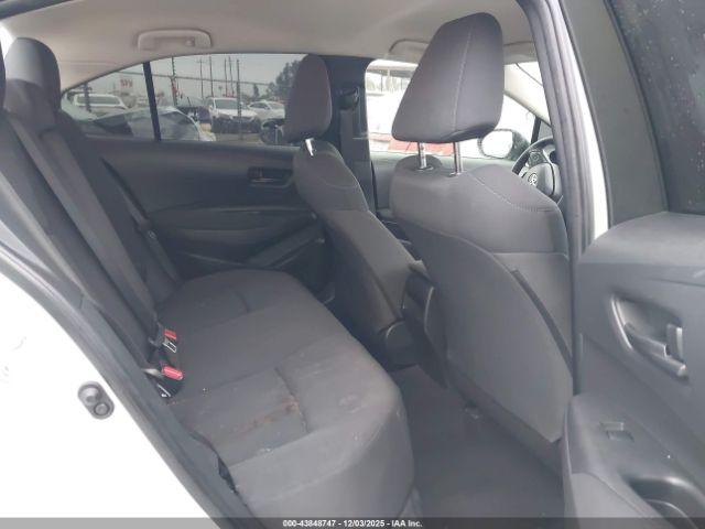 Toyota Corolla Le Image 9