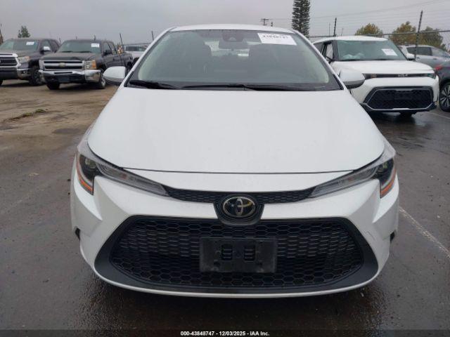 Toyota Corolla Le Image 13