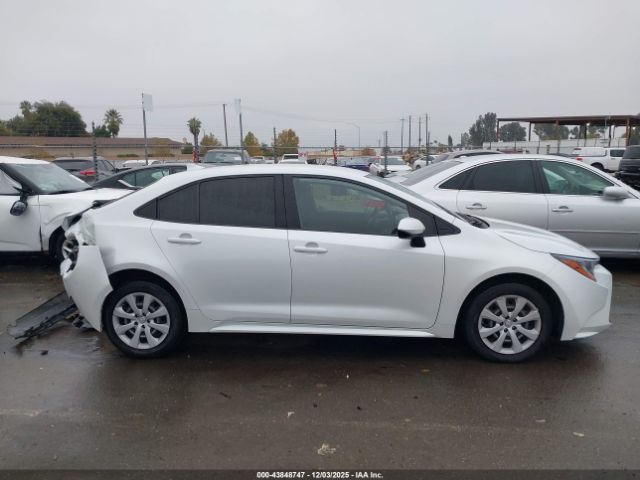 Toyota Corolla Le Image 4