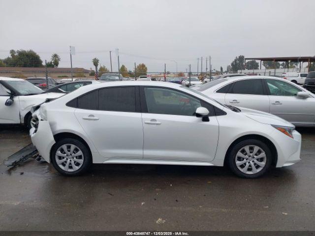 Toyota Corolla Le Image 4